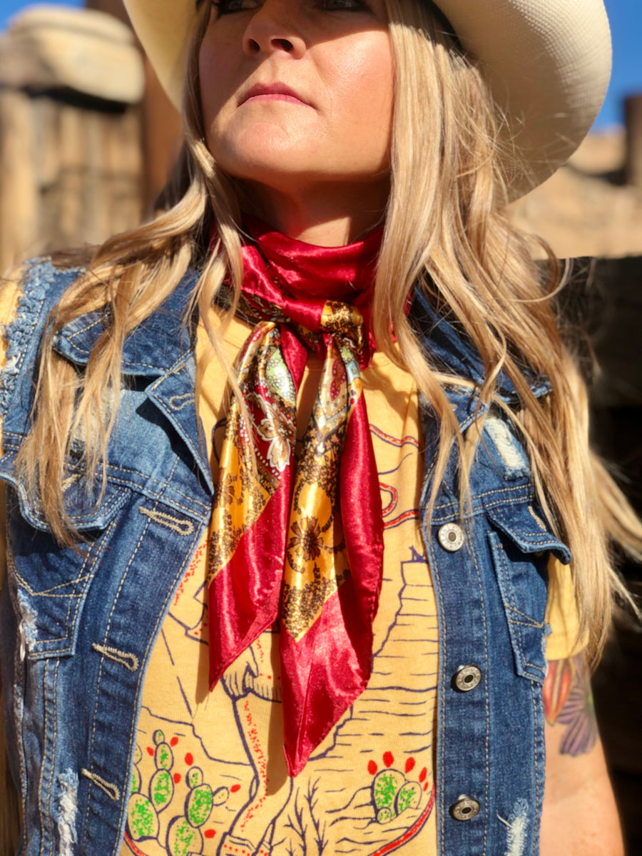 Wagon Wheel Wild Rag – The Feisty Bull Boutique